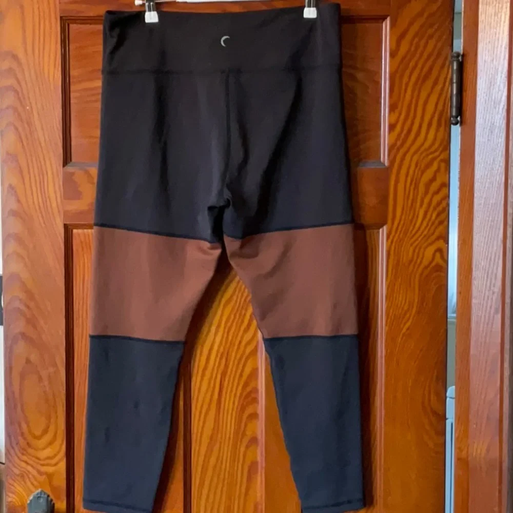 Black and Brown Colorblock Leggings - Picture 2 of 4